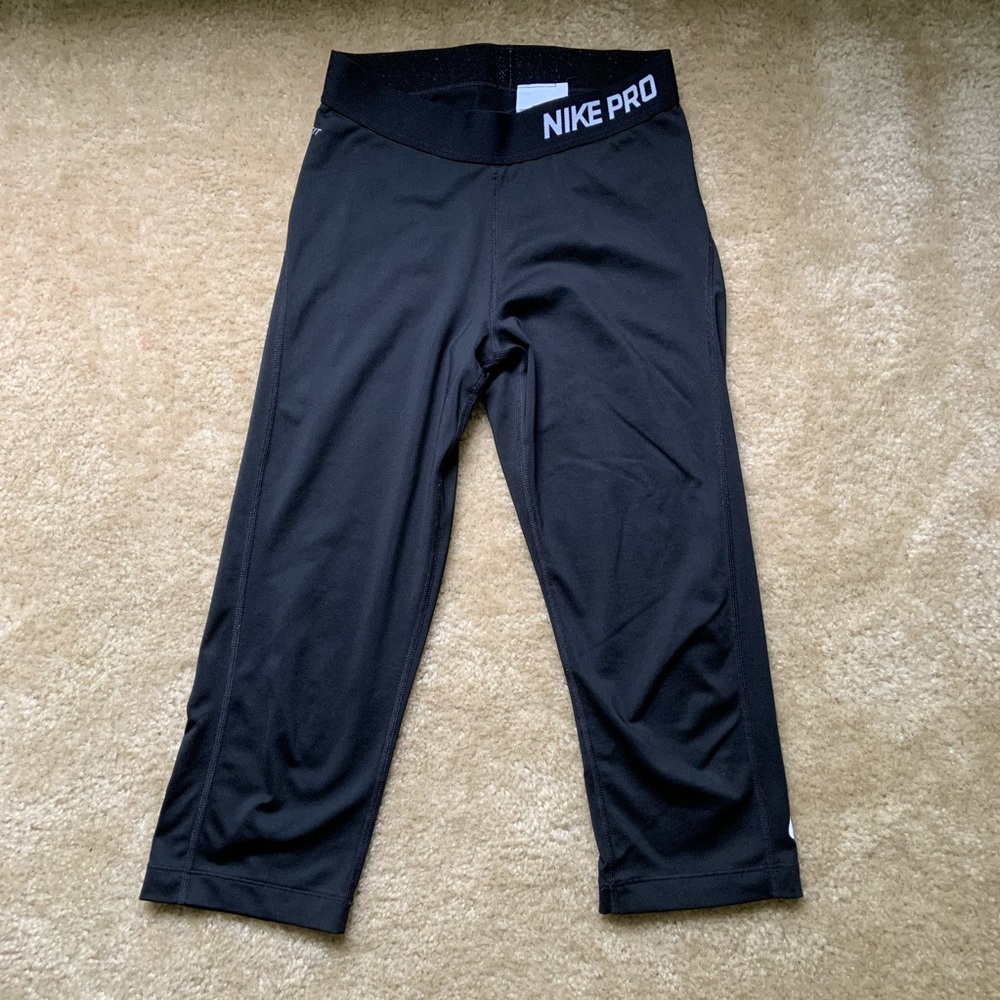 Nike pro capri leggings